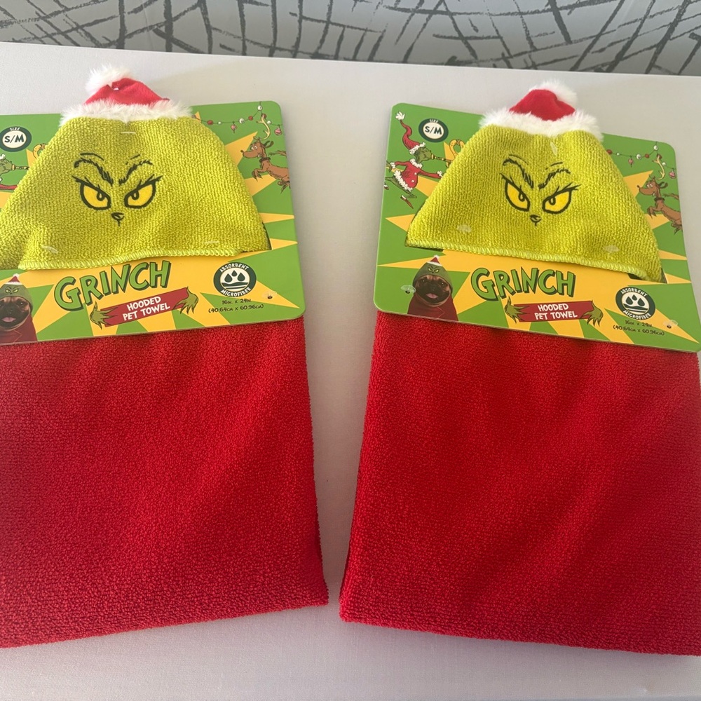 Grinch hooded pet towels. (2)